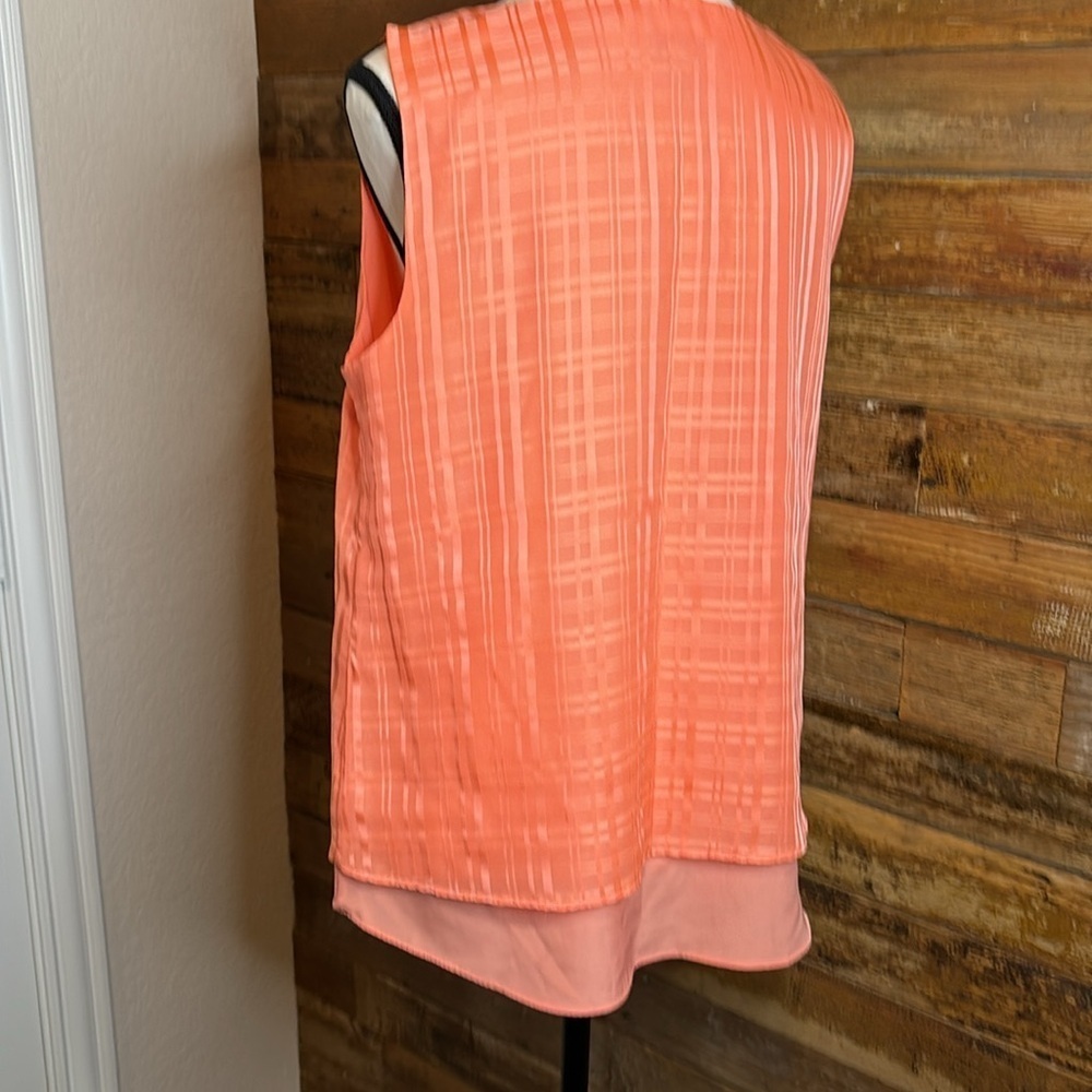 Double layer sleeveless top - Picture 4 of 4